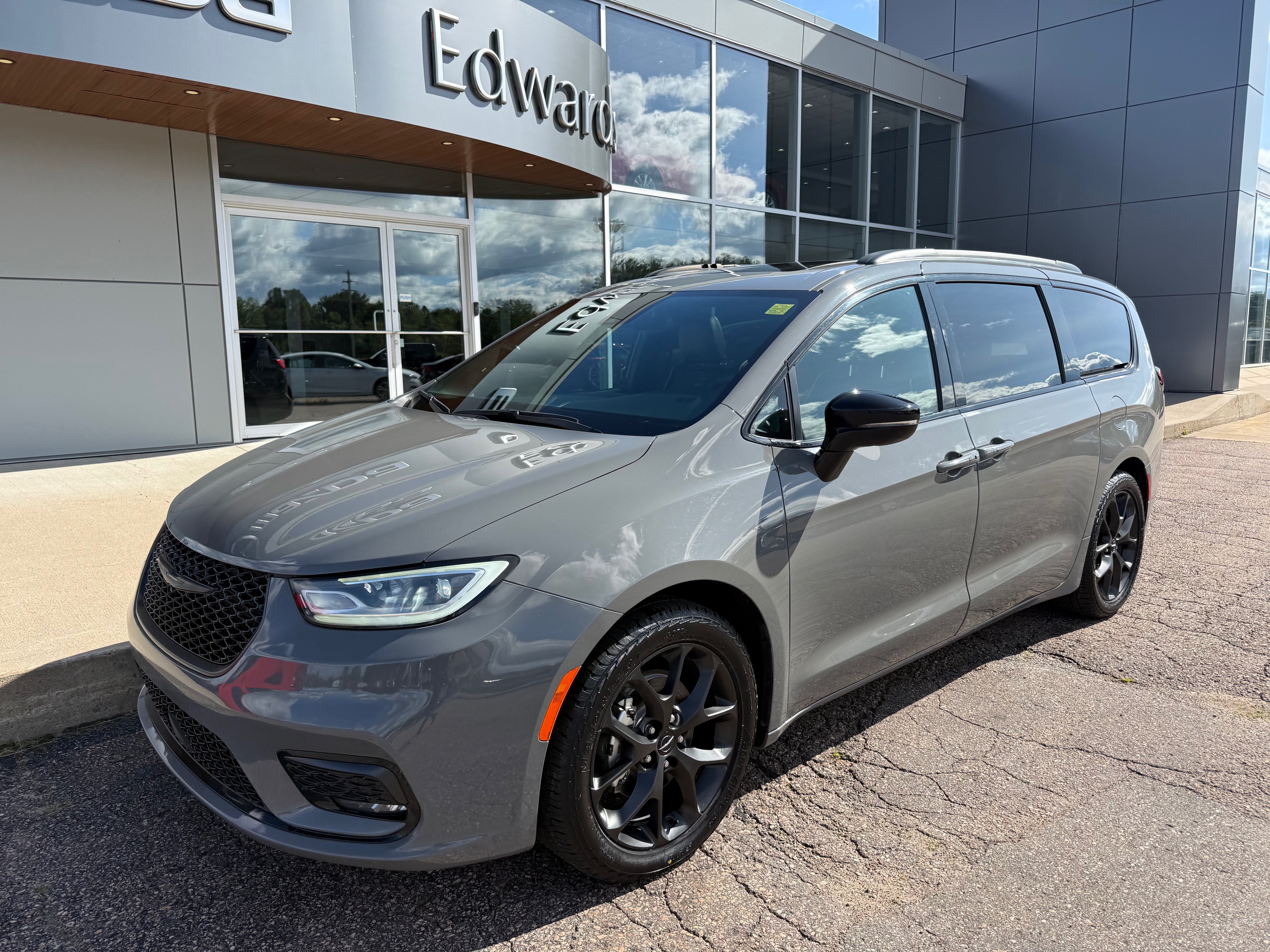 2025 Chrysler Pacifica