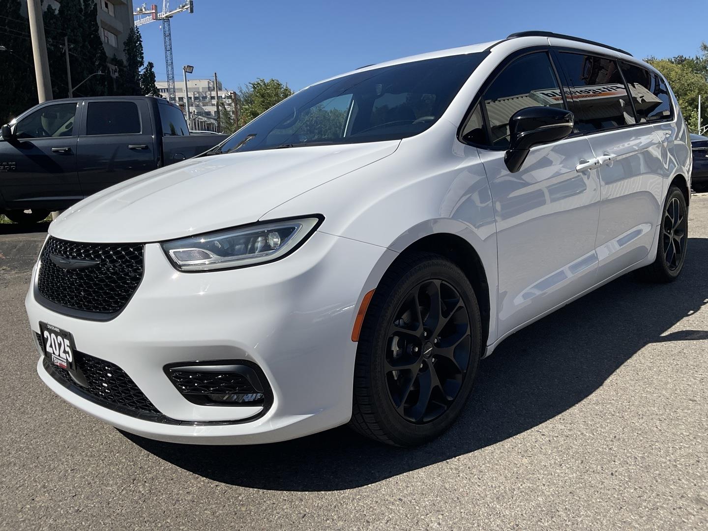 2025 Chrysler Pacifica