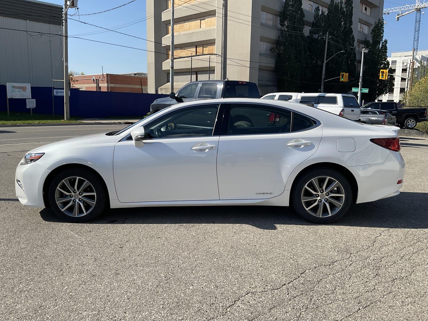 2016 Lexus ES 300h