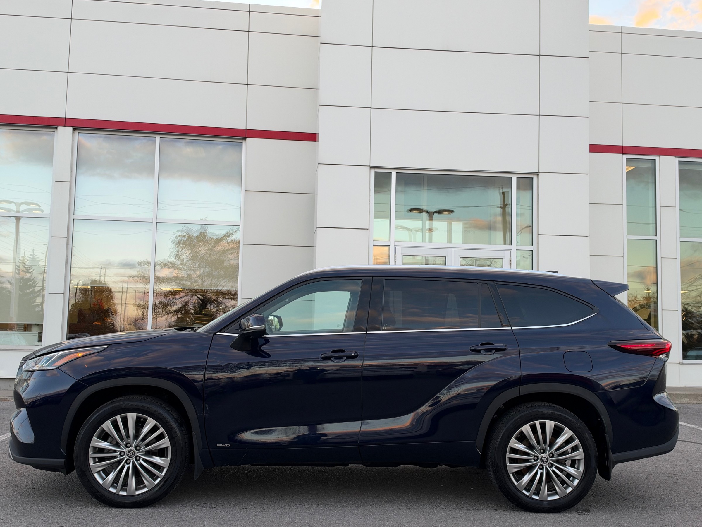2025 Toyota Highlander Hybrid