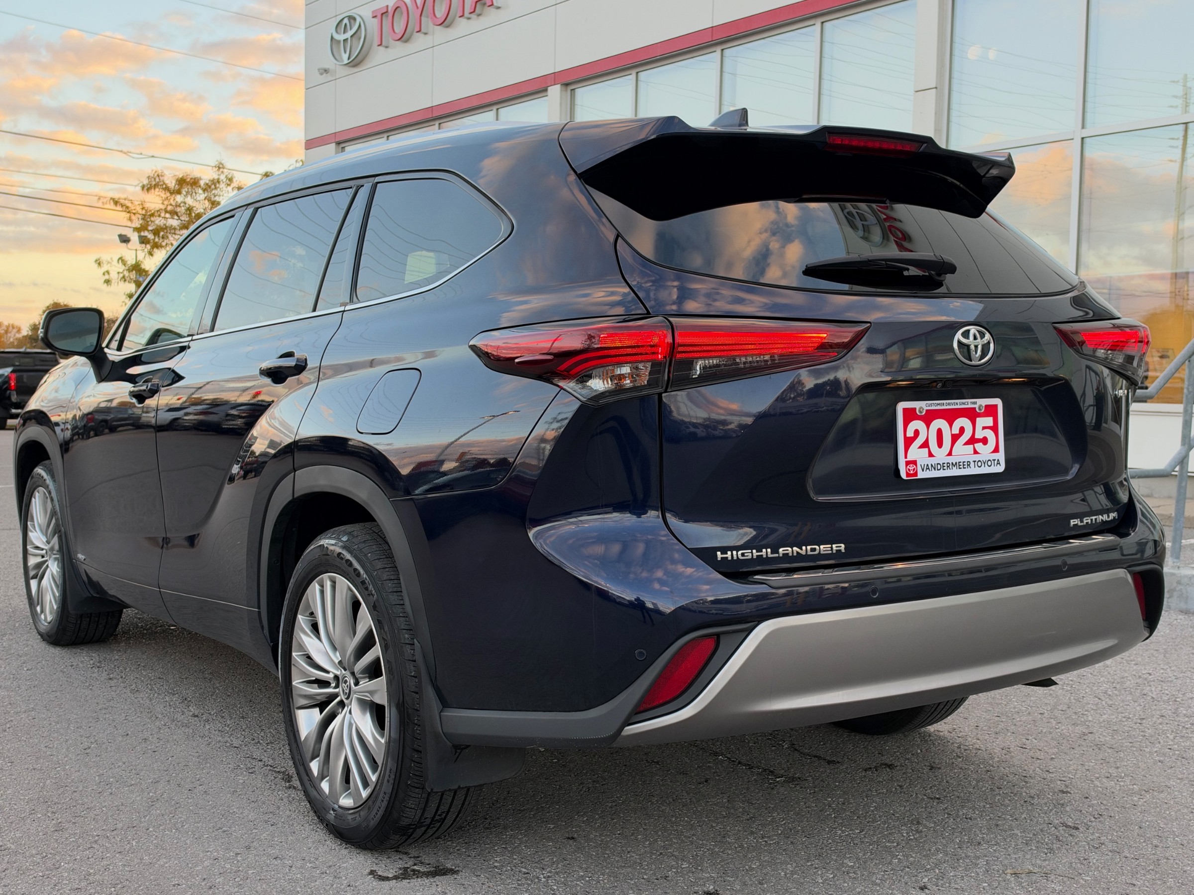 2025 Toyota Highlander Hybrid