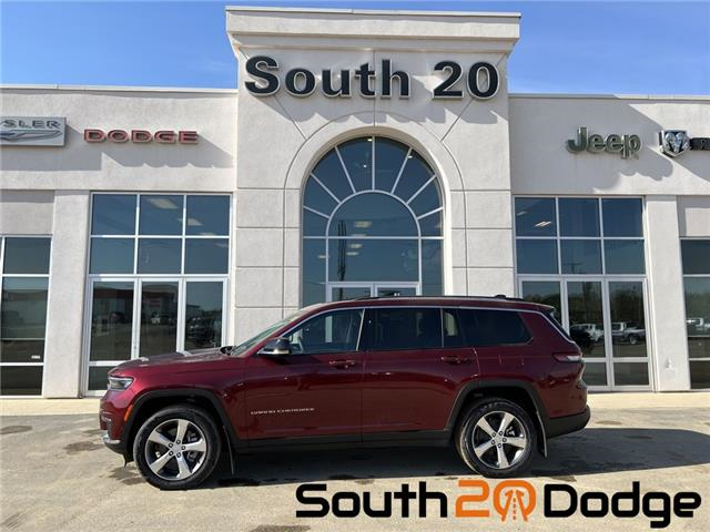 2022 Jeep Grand Cherokee L Limited (Stk: 22314) in Humboldt - Image 1 of 32