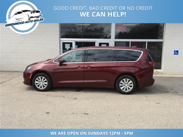 2017 Chrysler Pacifica LX (Stk: 17-10533) in Greenwood - Image 1 of 16