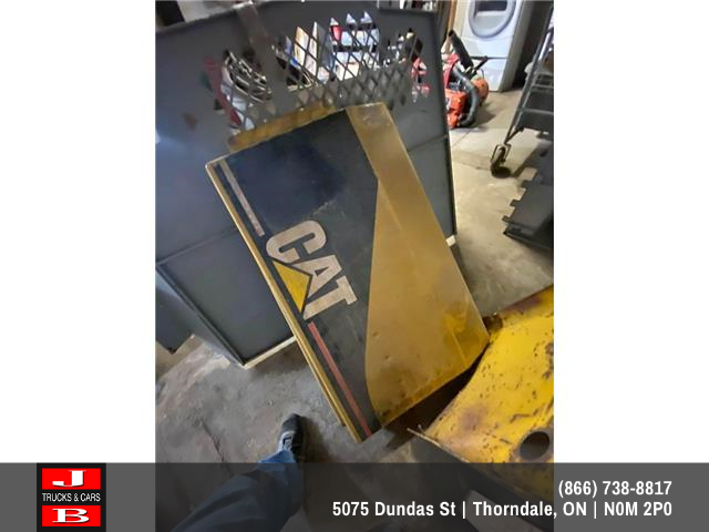 2004 - Cat Body Panels  in Thordale - Image 1 of 4