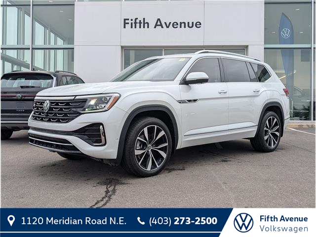 2024 Volkswagen Atlas 2.0 TSI Execline (Stk: 25256A) in Calgary - Image 1 of 33