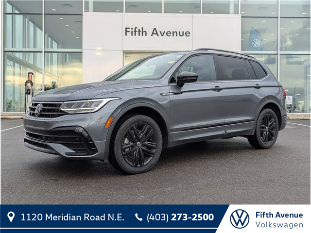 2022 Volkswagen Tiguan Comfortline R-Line Black Edition (Stk: 25266A) in Calgary - Image 1 of 26
