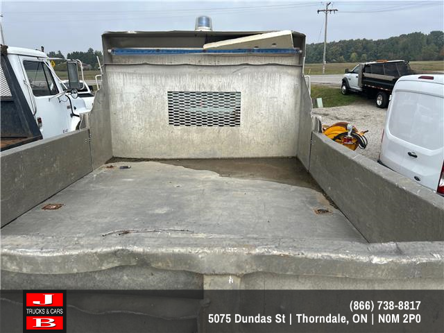 2005 Ford F-450 Chassis XL (Stk: 7493) in Thordale - Image 3 of 4