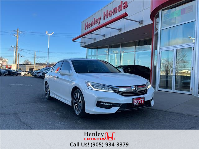 2017 Honda Accord Hybrid Touring (Stk: H22501B) in St. Catharines - Image 2 of 22