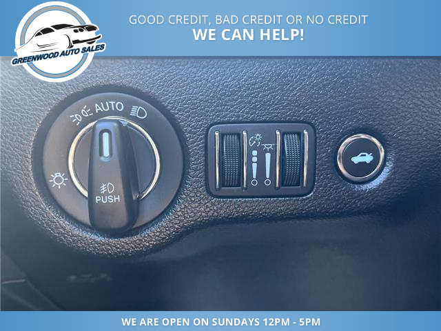 2023 Chrysler 300 S (Stk: 23-593298) in Greenwood - Image 11 of 23