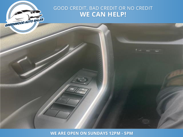 2022 Toyota RAV4 LE (Stk: 22-282251) in Greenwood - Image 9 of 16