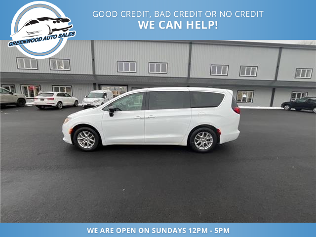 2024 Chrysler Grand Caravan SXT (Stk: 24-107294) in Greenwood - Image 1 of 17