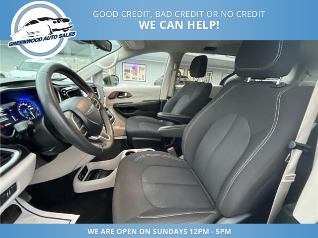 2024 Chrysler Grand Caravan SXT (Stk: 24-107294) in Greenwood - Image 4 of 17