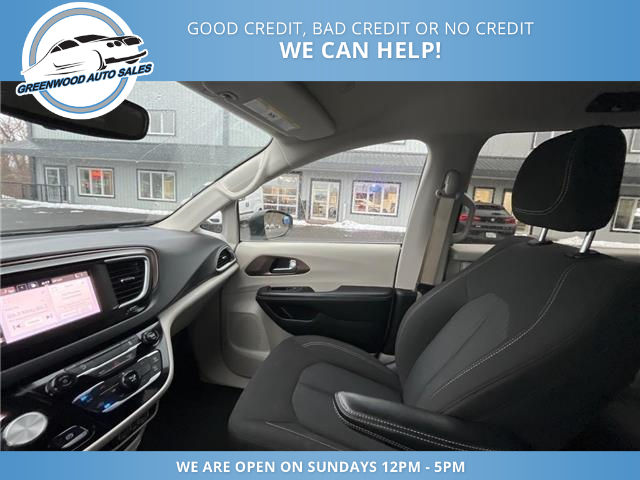 2024 Chrysler Grand Caravan SXT (Stk: 24-107294) in Greenwood - Image 6 of 17
