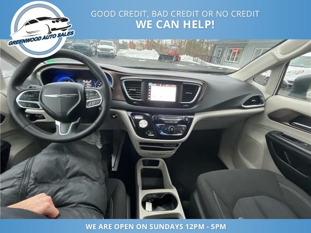 2024 Chrysler Grand Caravan SXT (Stk: 24-107294) in Greenwood - Image 7 of 17