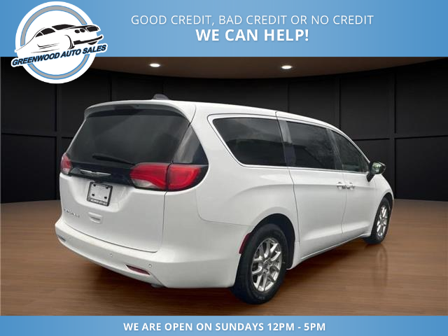 2024 Chrysler Grand Caravan SXT (Stk: 24-158915) in Greenwood - Image 6 of 21