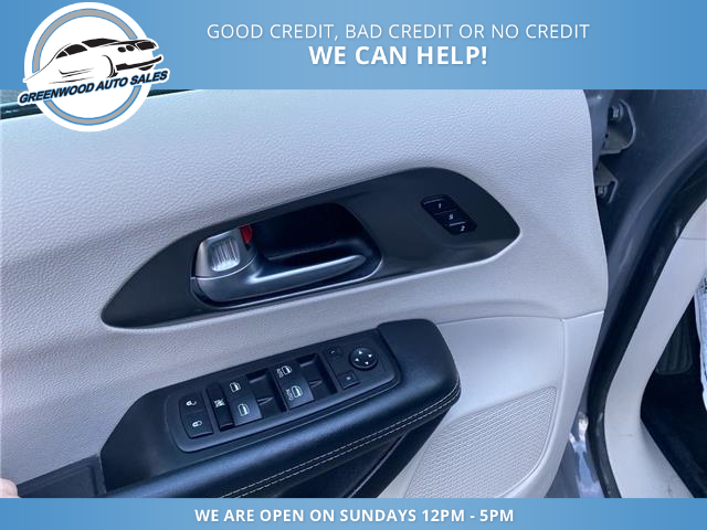 2023 Chrysler Pacifica Touring-L (Stk: 23-561239) in Greenwood - Image 13 of 17