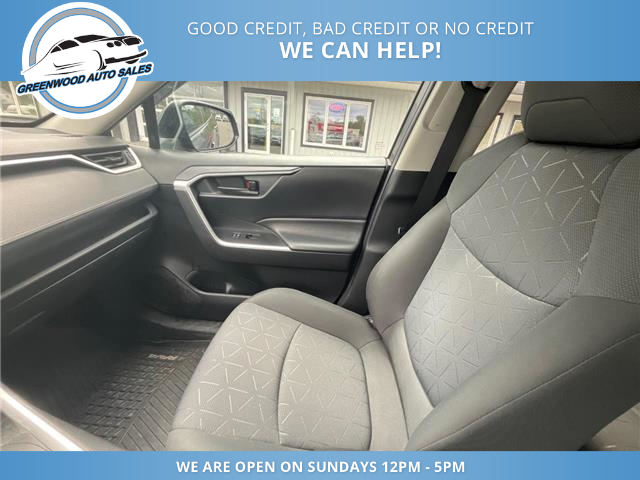 2020 Toyota RAV4 LE (Stk: 20-105081) in Greenwood - Image 10 of 17