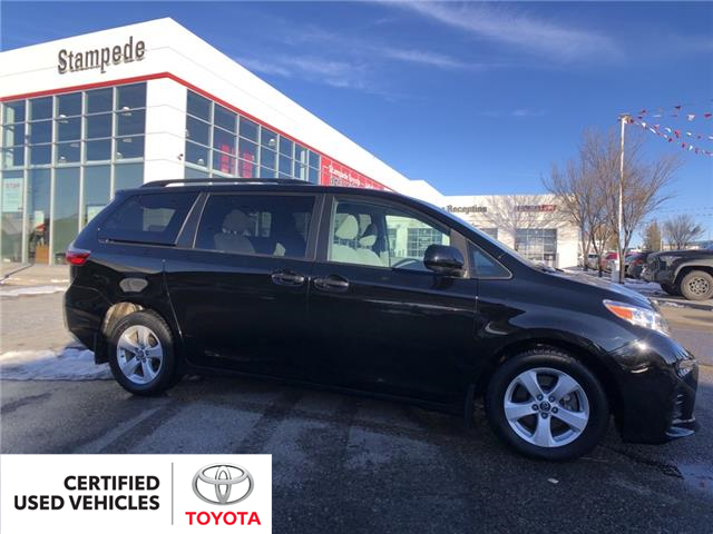 2019 Toyota Sienna 7-Passenger (Stk: 220912A) in Calgary - Image 1 of 22