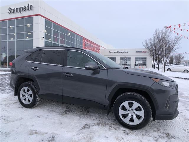 2020 Toyota RAV4 LE (Stk: 9845A) in Calgary - Image 1 of 24