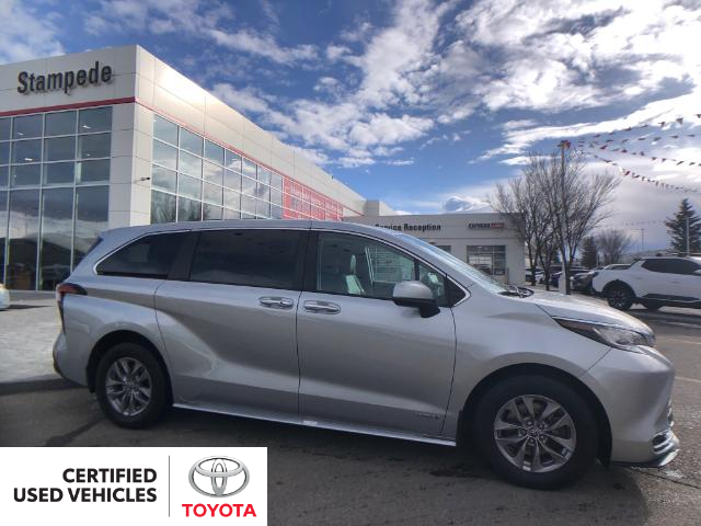 2021 Toyota Sienna XLE 8-Passenger (Stk: 10438A) in Calgary - Image 1 of 27