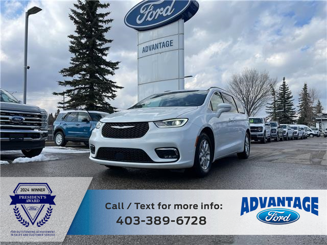 2022 Chrysler Pacifica Touring L (Stk: 6747) in Calgary - Image 1 of 23
