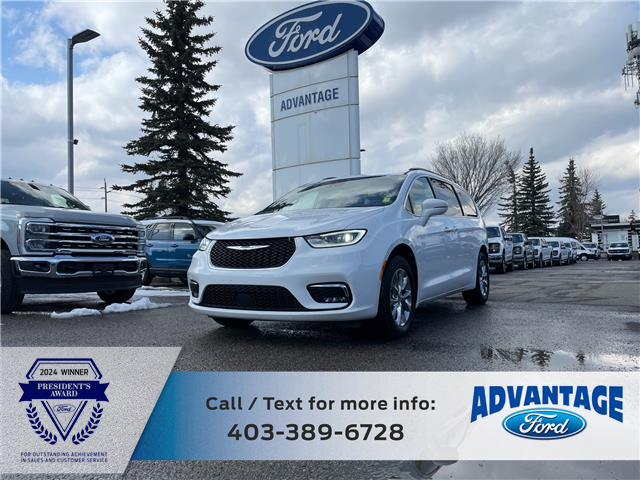 2022 Chrysler Pacifica Touring L (Stk: 6742) in Calgary - Image 1 of 23