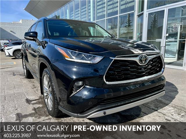 2020 Toyota Highlander Limited (Stk: 230268A) in Calgary - Image 1 of 16
