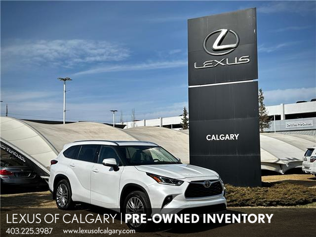 2022 Toyota Highlander Limited (Stk: 250713B) in Calgary - Image 1 of 23