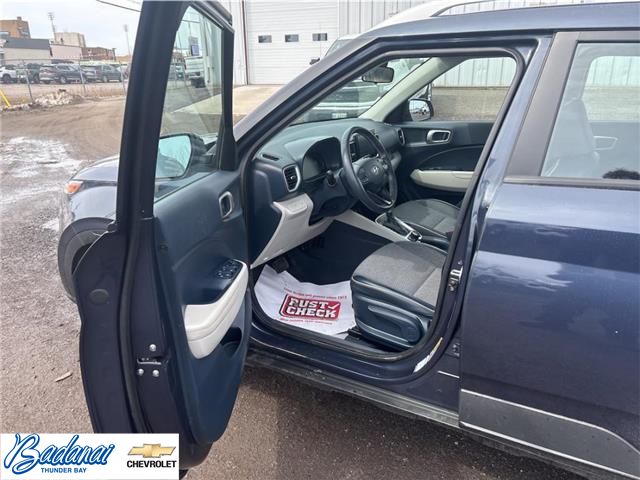 2023 Hyundai Venue Ultimate w/Denim Interior (IVT) (Stk: T353A) in Thunder Bay - Image 9 of 20