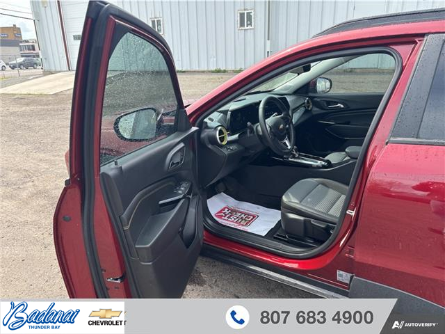2025 Chevrolet Trax LT (Stk: 9299) in Thunder Bay - Image 2 of 18