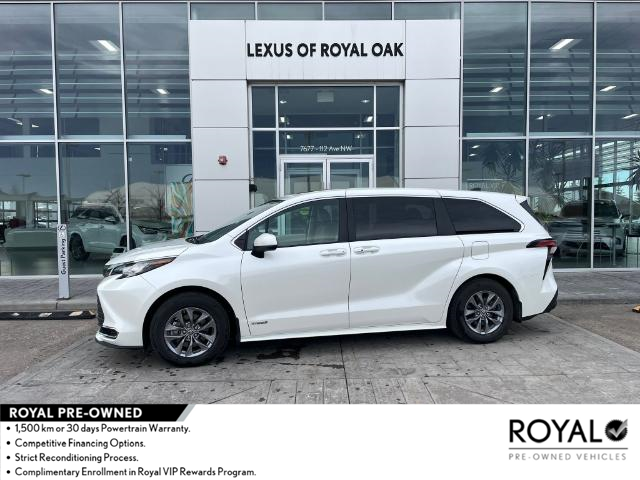 2021 Toyota Sienna XLE 7-Passenger (Stk: L24512A) in Calgary - Image 1 of 6