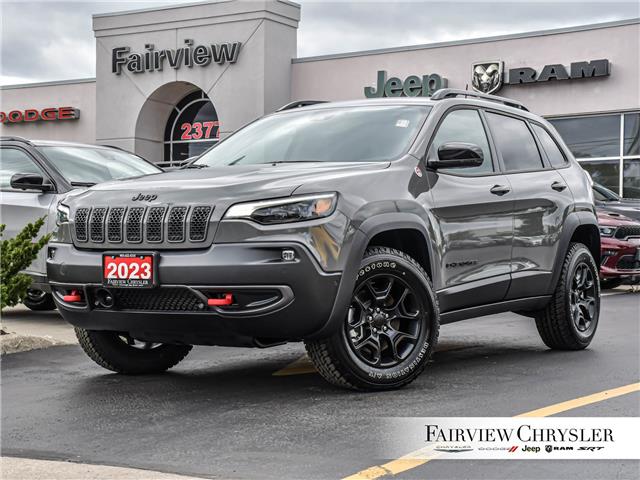 2023 Jeep Cherokee Trailhawk (Stk: U20097) in Burlington - Image 1 of 32