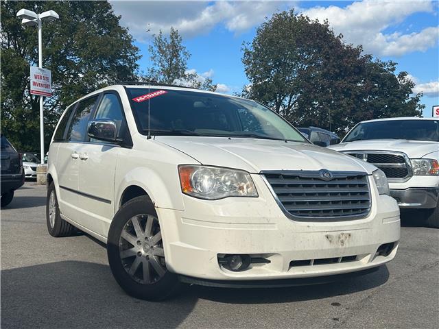 2010 Chrysler Town & Country Touring (Stk: U1655) in Lindsay - Image 1 of 8