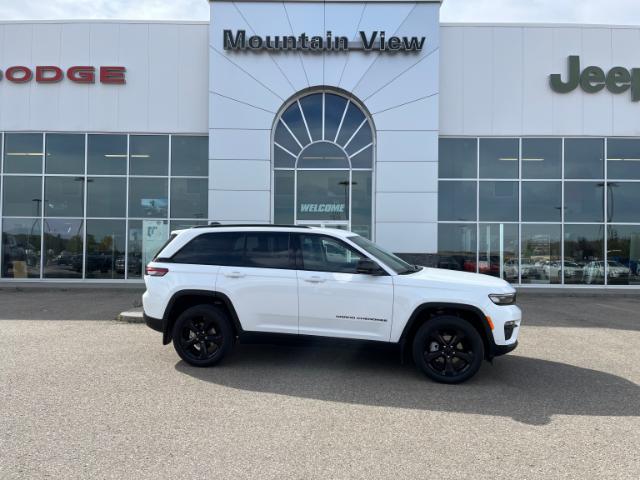 2023 Jeep Grand Cherokee Limited (Stk: AP130) in Olds - Image 1 of 31
