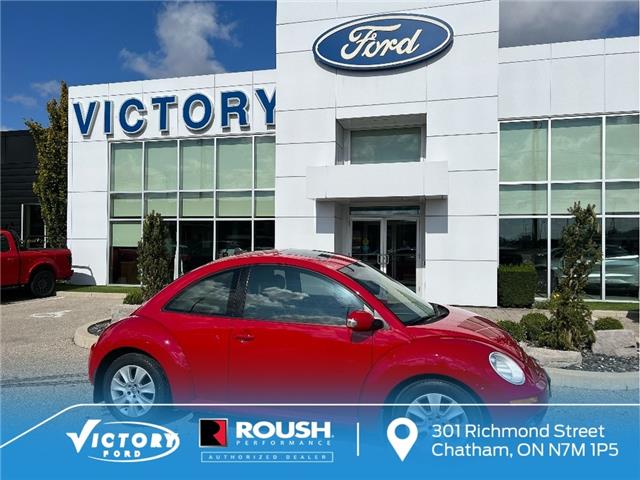 2010 Volkswagen New Beetle 2.5L Comfortline (Stk: V214028) in Chatham - Image 1 of 23