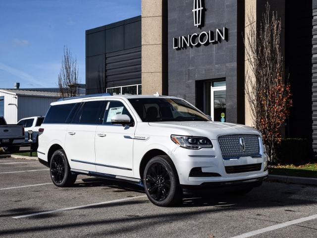 2024 Lincoln Navigator L Reserve (Stk: VNA22332) in Chatham - Image 1 of 30