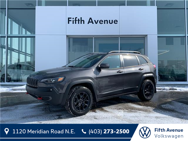2020 Jeep Cherokee Trailhawk (Stk: 23048B) in Calgary - Image 1 of 32
