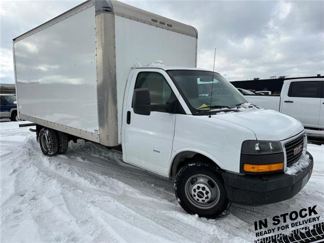 2018 GMC Savana Cutaway Work Van (Stk: SNW6182) in Toronto - Image 1 of 9
