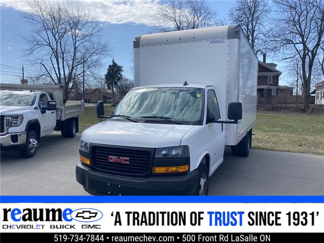 2020 GMC Savana Cutaway Work Van (Stk: P-5358) in LaSalle - Image 1 of 25