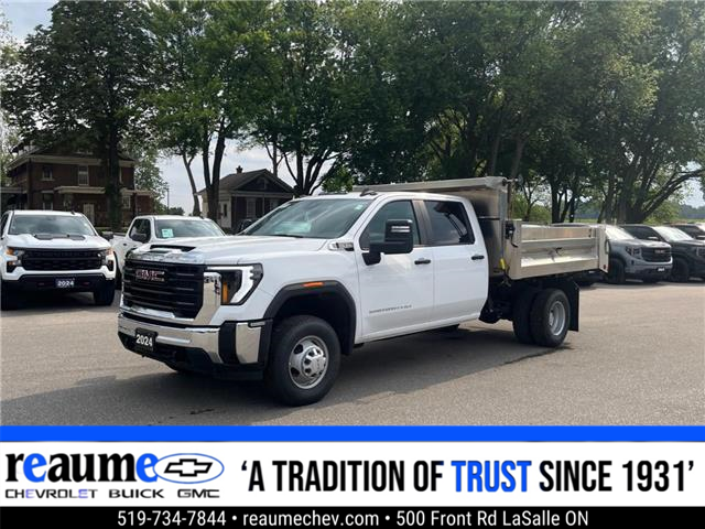 2024 GMC Sierra 3500HD Chassis Pro (Stk: RC1R01041) in LaSalle - Image 1 of 28