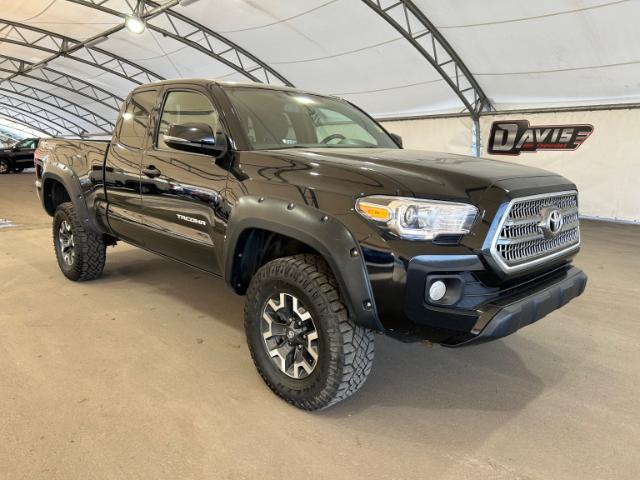 2017 Toyota Tacoma TRD Off Road (Stk: 207405) in AIRDRIE - Image 1 of 25