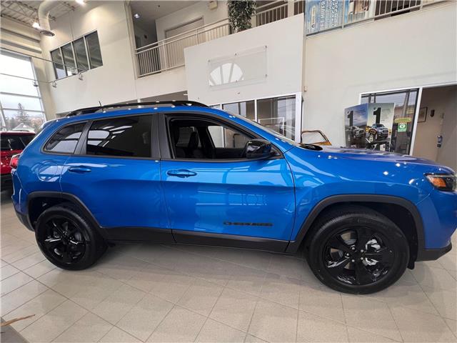 2022 Jeep Cherokee Altitude (Stk: 8295) in Maniwaki - Image 1 of 12