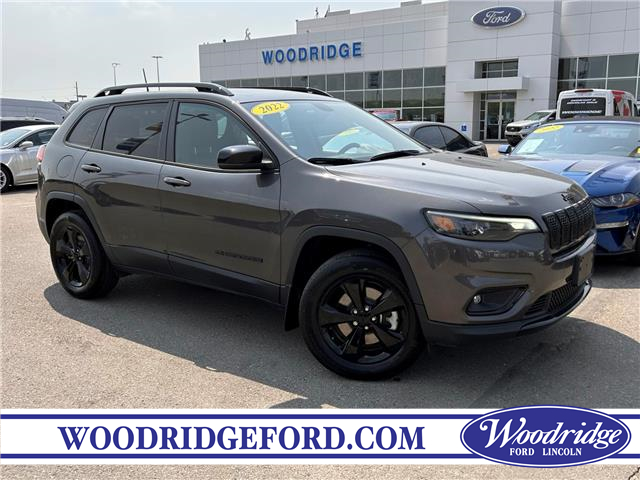 2022 Jeep Cherokee Altitude (Stk: 18471) in Calgary - Image 1 of 24