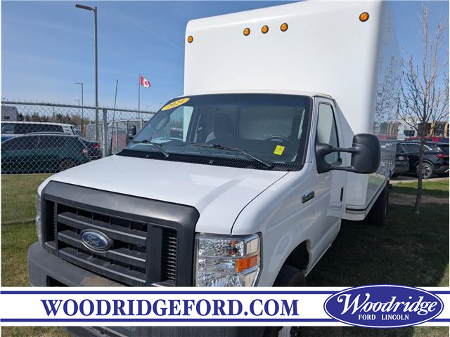 2024 Ford E-450 Cutaway Base (Stk: 19195) in Calgary - Image 1 of 18