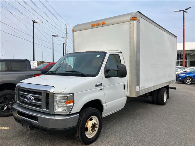 2016 Ford E-450 Cutaway Base (Stk: 974740) in Ottawa - Image 1 of 11