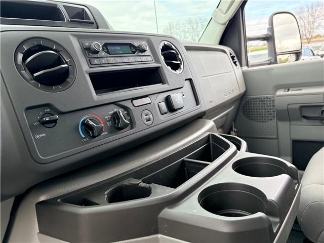 2027 Ford E-450 Cutaway Base (Stk: 2700000) in Ottawa - Image 8 of 22