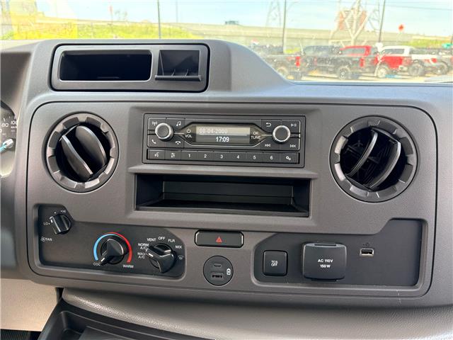 2027 Ford E-450 Cutaway Base (Stk: 2700040) in Ottawa - Image 6 of 15