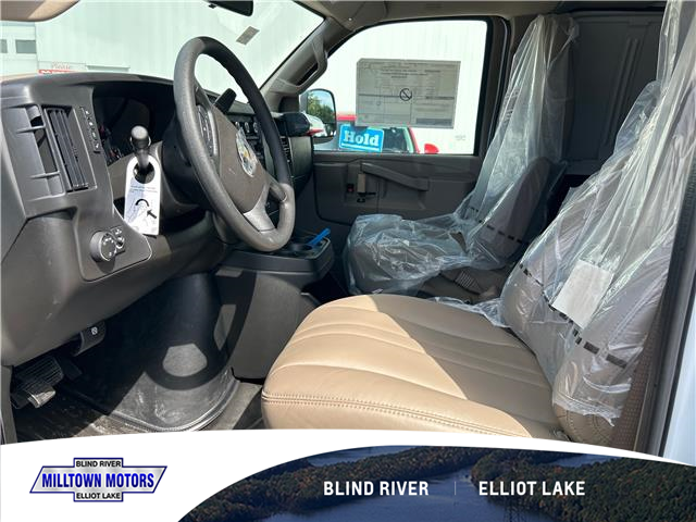 2025 Chevrolet Express 2500 Work Van (Stk: 31863B) in Blind River - Image 3 of 4