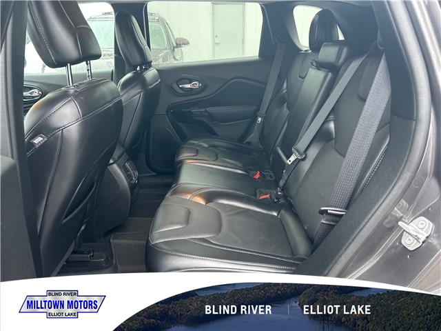 2021 Jeep Cherokee Altitude (Stk: 32249B) in Blind River - Image 4 of 5