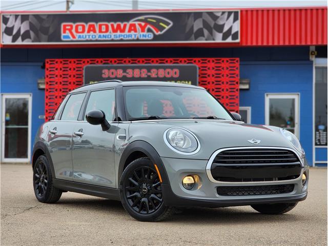 2018 MINI 5 Door Cooper (Stk: 16009) in SASKATOON - Image 1 of 28